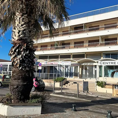 Apartment Appt 2 Pieces Face Mer, Acces Plage, - Fr-1-251-581 Le Lavandou